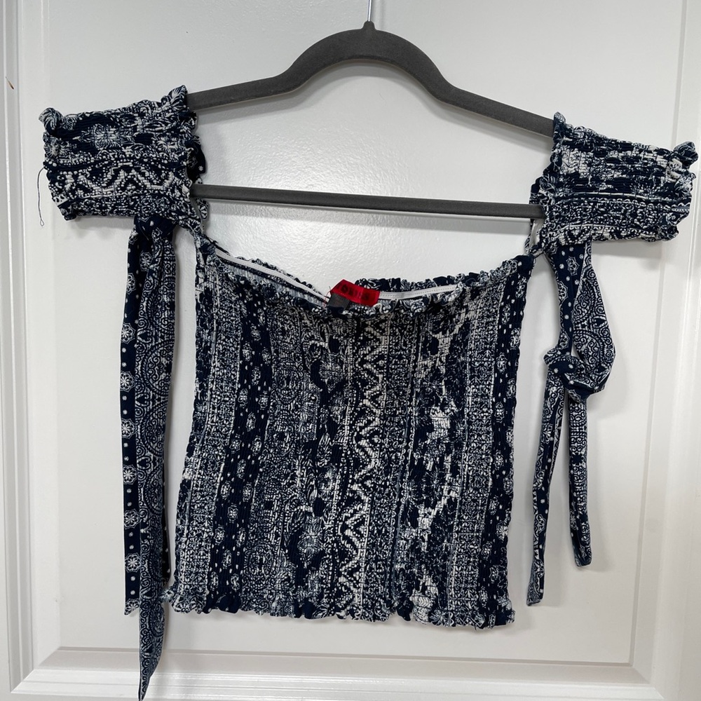 Navy patterned crop top with sleeves